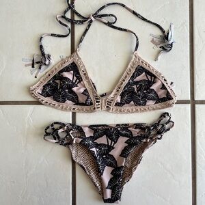 Acacia black elephant ear/kalo bikini large top medium bottom